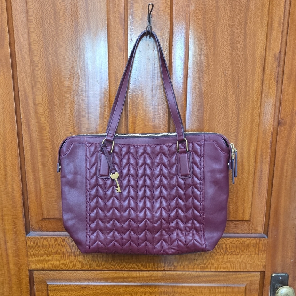 Fossil Jacqline Tote Wine Color  Like New Condition